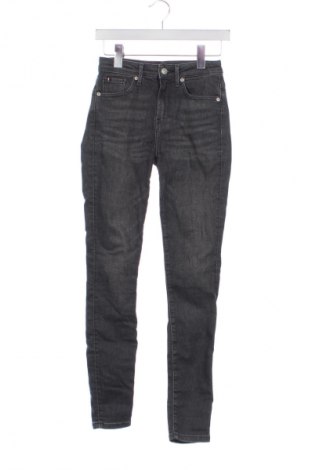 Damen Jeans Tommy Hilfiger, Größe S, Farbe Grau, Preis 85,99 €