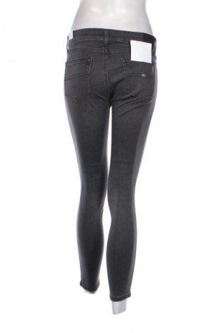 Дамски дънки Tommy Jeans, Размер S, Цвят Сив, Цена 142,99 лв.