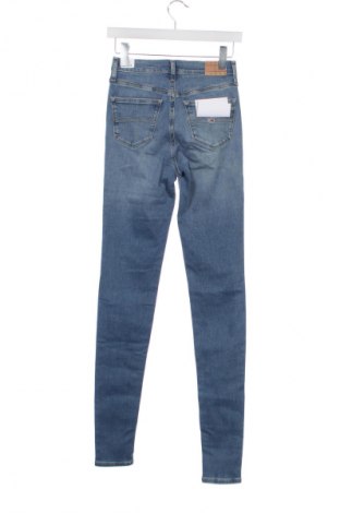 Дамски дънки Tommy Jeans, Размер XXS, Цвят Син, Цена 119,99 лв.