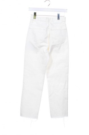 Дамски дънки Zara, Размер XS, Цвят Бял, Цена 27,37 лв.