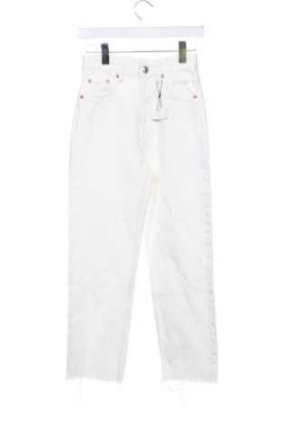 Дамски дънки Zara, Размер XS, Цвят Бял, Цена 27,37 лв.