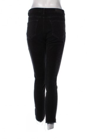 Γυναικείο κοτλέ παντελόνι ONLY, Μέγεθος M, Χρώμα Μαύρο, Τιμή 13,82 €