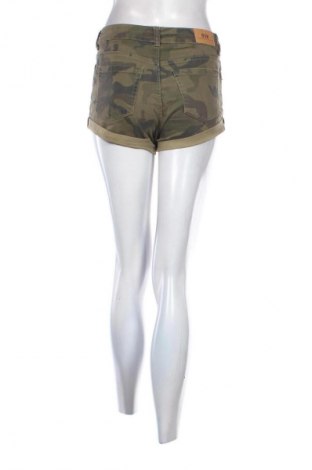 Damen Shorts Bershka, Größe S, Farbe Mehrfarbig, Preis 9,72 €