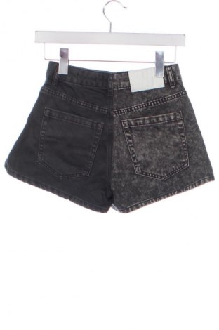 Dámské kraťasy  Bershka, Velikost XXS, Barva Šedá, Cena  241,00 Kč
