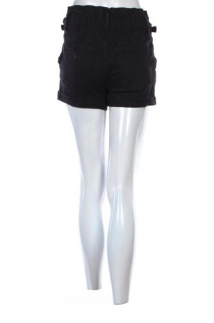 Pantaloni scurți de femei Bershka, Mărime XXS, Culoare Negru, Preț 50,00 Lei
