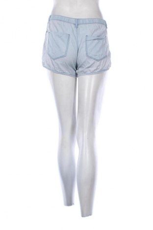 Γυναικείο κοντό παντελόνι Bershka, Μέγεθος M, Χρώμα Μπλέ, Τιμή 10,00 €