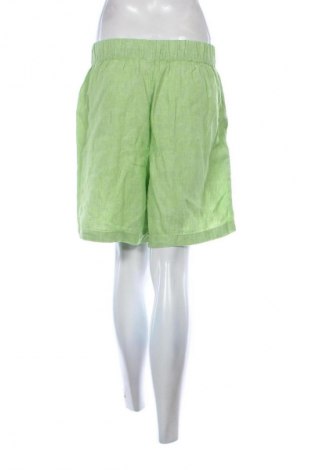 Дамски къс панталон C&C, Размер M, Цвят Зелен, Цена 19,55 лв.