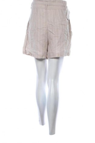 Дамски къс панталон H&M, Размер M, Цвят Многоцветен, Цена 19,00 лв.