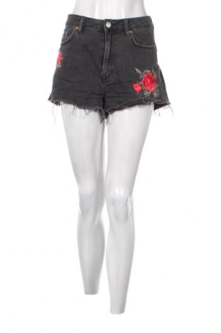 Pantaloni scurți de femei H&M Divided, Mărime M, Culoare Multicolor, Preț 50,00 Lei