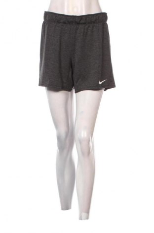 Női rövidnadrág Nike, Méret M, Szín Szürke, Ár 11 269 Ft
