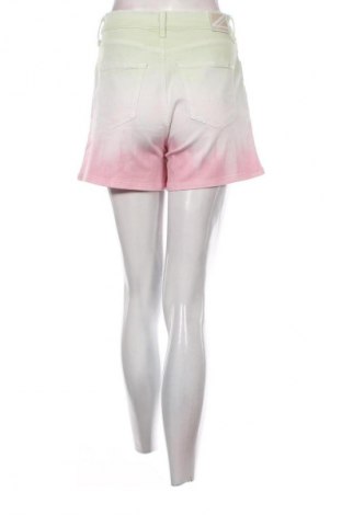 Damskie szorty Pepe Jeans, Rozmiar M, Kolor Kolorowy, Cena 110,07 zł