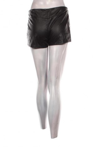 Дамски къс панталон Pull&Bear, Размер M, Цвят Черен, Цена 5,99 лв.