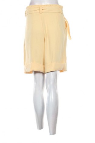Дамски къс панталон Sinsay, Размер M, Цвят Жълт, Цена 19,00 лв.