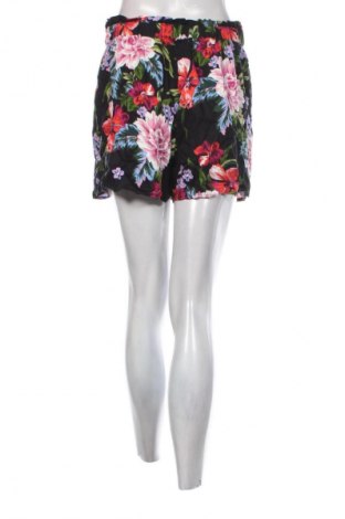 Damen Shorts Stradivarius, Größe M, Farbe Mehrfarbig, Preis € 9,99