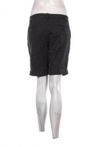 Дамски къс панталон Uniqlo, Размер L, Цвят Сив, Цена 18,99 лв.