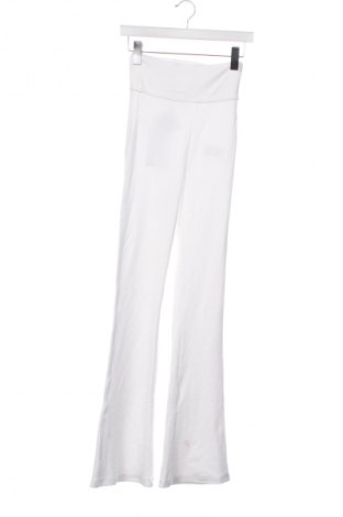 Γυναικείο παντελόνι Bershka, Μέγεθος XS, Χρώμα Λευκό, Τιμή 15,99 €