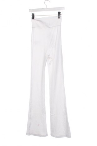 Γυναικείο παντελόνι Bershka, Μέγεθος XS, Χρώμα Λευκό, Τιμή 15,99 €