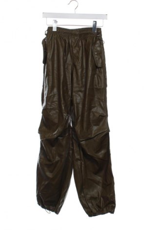 Γυναικείο παντελόνι Bershka, Μέγεθος XS, Χρώμα Πράσινο, Τιμή 9,99 €