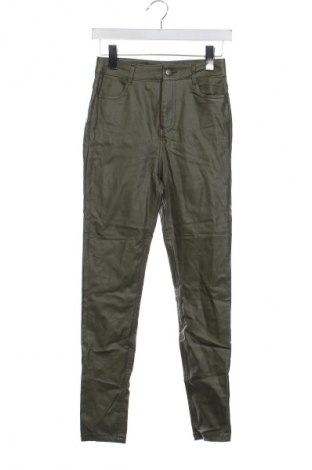 Дамски панталон Cropp, Размер XS, Цвят Зелен, Цена 93,10 лв.