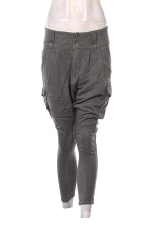 Дамски панталон Freeman T. Porter, Размер M, Цвят Сив, Цена 19,99 лв.