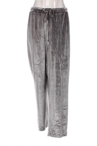 Női nadrág Guido Maria Kretschmer for About You, Méret XXL, Szín Szürke, Ár 2 719 Ft