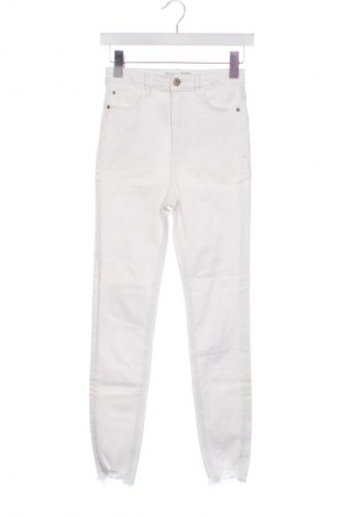 Damenhose Stradivarius, Größe XS, Farbe Weiß, Preis € 23,02