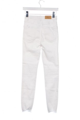 Damenhose Stradivarius, Größe XS, Farbe Weiß, Preis € 23,02