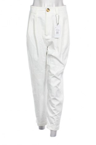 Дамски панталон Stradivarius, Размер S, Цвят Бял, Цена 45,98 лв.