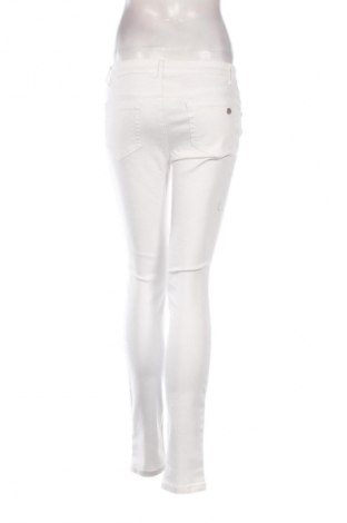 Дамски панталон Tamaris, Размер S, Цвят Бял, Цена 41,99 лв.