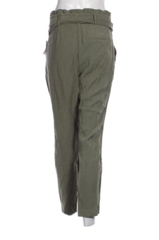 Дамски панталон Zara, Размер L, Цвят Зелен, Цена 61,94 лв.