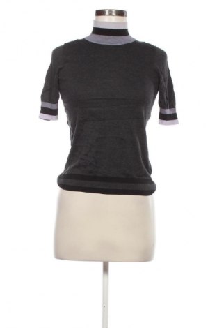 Дамски пуловер COS, Размер XS, Цвят Сив, Цена 45,99 лв.