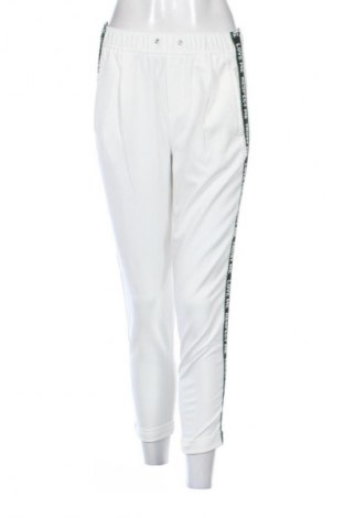 Női sport nadrág Bershka, Méret S, Szín Ekrü
, Ár 5 776 Ft