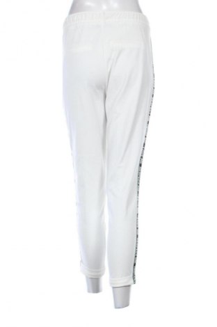 Női sport nadrág Bershka, Méret S, Szín Ekrü
, Ár 5 776 Ft