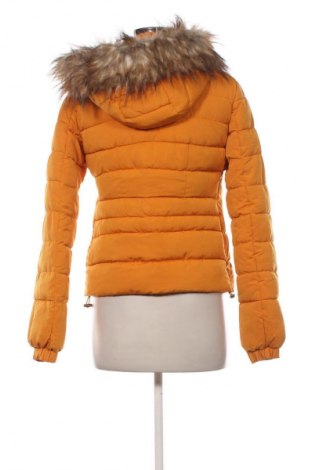 Дамско яке Bershka, Размер S, Цвят Жълт, Цена 48,99 лв.