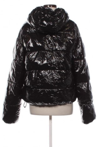 Γυναικείο μπουφάν Bershka, Μέγεθος M, Χρώμα Μαύρο, Τιμή 30,00 €