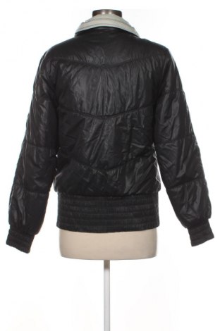 Geacă de femei Nike, Mărime M, Culoare Negru, Preț 216,00 Lei