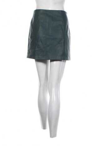 Кожена пола Bershka, Размер S, Цвят Зелен, Цена 13,99 лв.