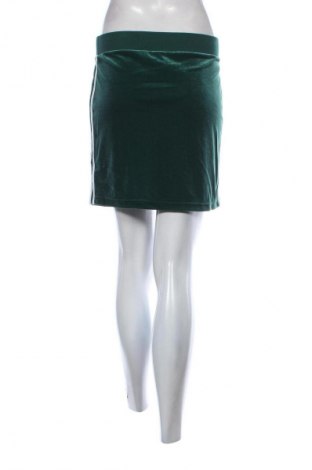 Пола Adidas, Размер L, Цвят Зелен, Цена 38,99 лв.