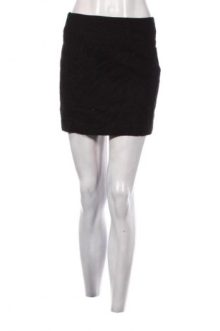 Пола H&M, Размер S, Цвят Черен, Цена 16,99 лв.