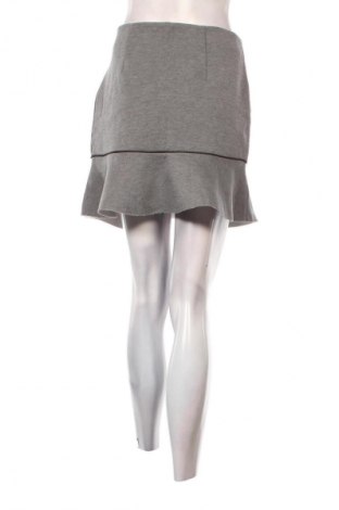 Пола Naf Naf, Размер M, Цвят Сив, Цена 16,99 лв.