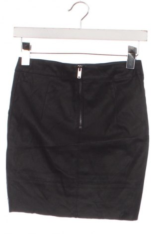 Пола ONLY, Размер XS, Цвят Черен, Цена 9,99 лв.