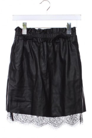 Пола Reserved, Размер XS, Цвят Черен, Цена 36,11 лв.