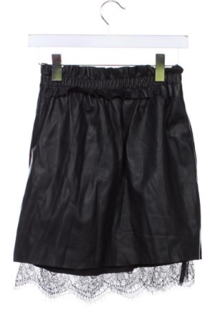 Пола Reserved, Размер XS, Цвят Черен, Цена 36,11 лв.