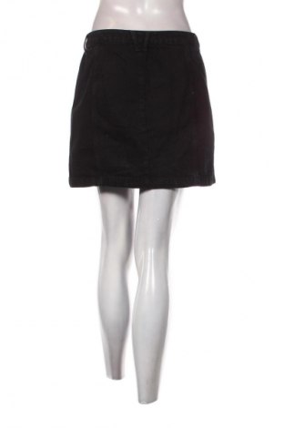 Пола Stradivarius, Размер M, Цвят Черен, Цена 6,99 лв.