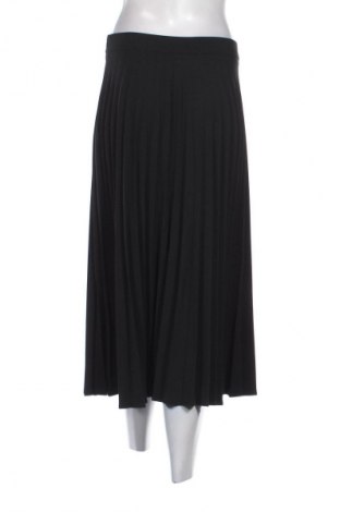 Пола Stradivarius, Размер M, Цвят Черен, Цена 23,18 лв.