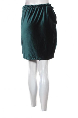 Пола Unbranded, Размер M, Цвят Зелен, Цена 11,99 лв.