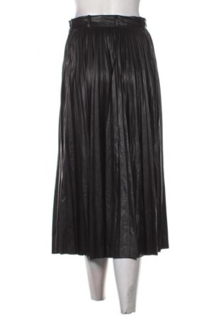 Пола Zara, Размер S, Цвят Черен, Цена 61,94 лв.