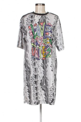 Рокля Adidas Originals, Размер S, Цвят Многоцветен, Цена 82,08 лв.