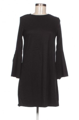 Рокля Bershka, Размер M, Цвят Черен, Цена 15,99 лв.