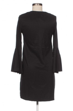 Рокля Bershka, Размер M, Цвят Черен, Цена 15,99 лв.